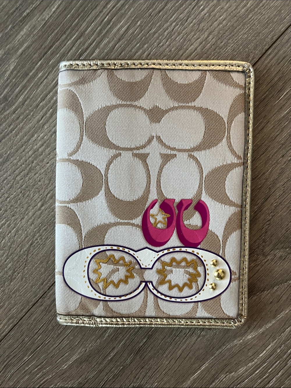 EUC Coach Poppy Graffiti Beige Signature Canvas Tote, Wristlet & Passport Holder - Picture 13 of 17